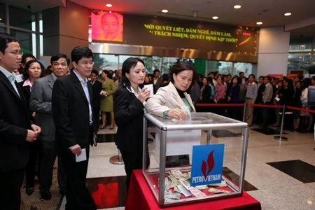 Lãnh đạo, nhân viên  PVN quyên góp ủng hộ nhân dân Nhật Bản.,Ành báo Đất Việt